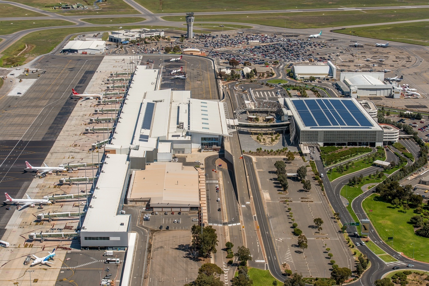 Clenergy Rooftop PV-ezRack SolarRoof 1,2MW Solarprojekt am Flughafen Solgen Adelaide 02 Clenergy Rooftop PV-ezRack SolarRoof 1,2MW Solarprojekt am Flughafen Solgen Adelaide 02