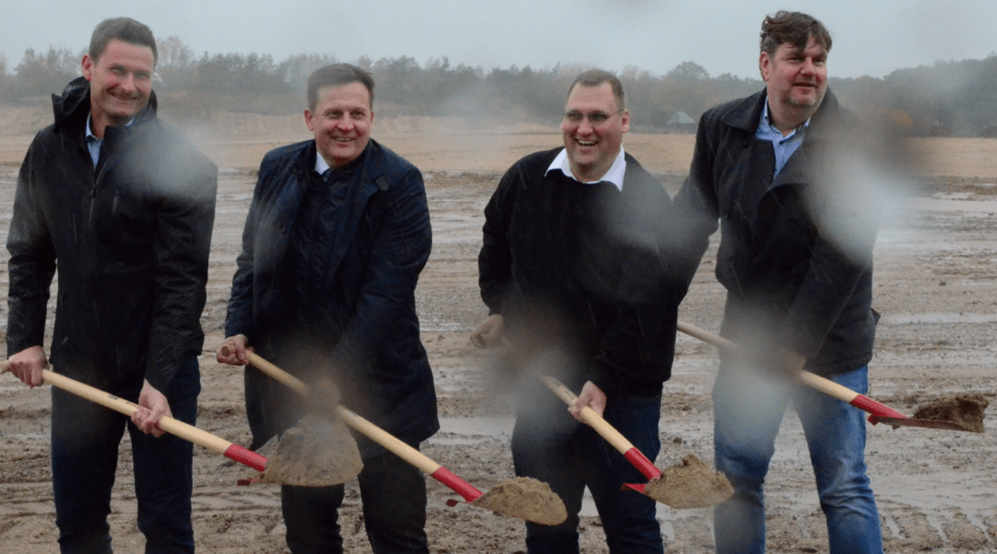 Soil Turning Event für 65MW Solarpark in Ganzlin Deutschland Soil Turning Event für 65MW Solarpark in Ganzlin Deutschland